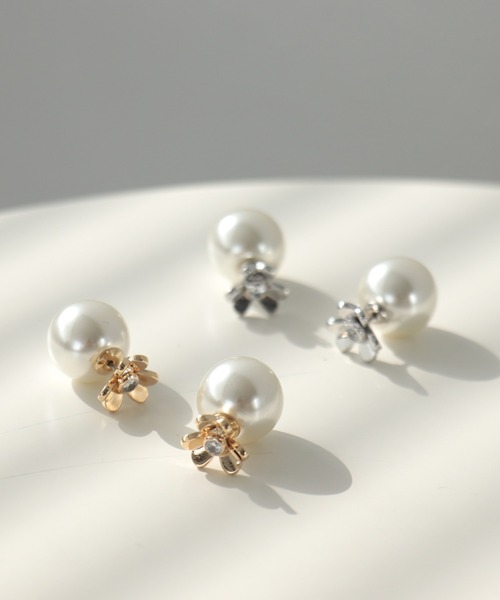 Three Four Time(スリーフォータイム)の「メタルフラワーパールキャッチピアス(ピアス(両耳用)・レディース・ゴールド/シルバー・FREE)」の2枚目の写真