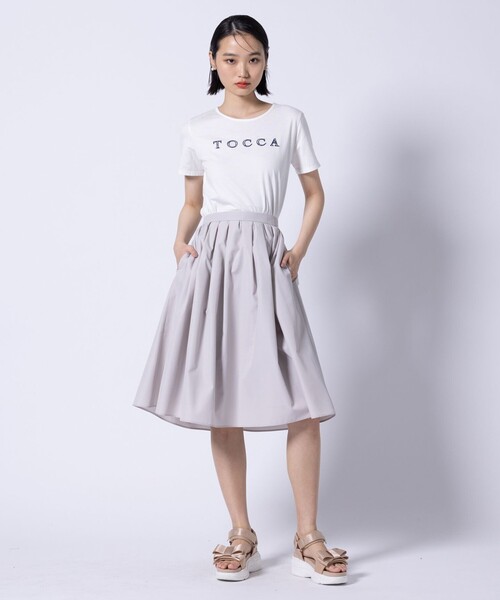 TOCCA（トッカ）の「TEXT LOGO TEE Tシャツ（Tシャツ/カットソー・レディース・ベージュ系/アイボリー系・MEDIUM/SMALL）」の4枚目の写真
