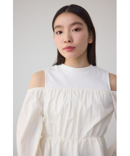 AZUL by moussy(アズールバイマウジー)の「オフショルレイヤードブラウス(Tシャツ/カットソー・レディース・グレー/アイボリー/ブラック・FREE)」の4枚目の写真