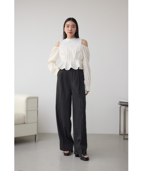 AZUL by moussy(アズールバイマウジー)の「オフショルレイヤードブラウス(Tシャツ/カットソー・レディース・グレー/アイボリー/ブラック・FREE)」の6枚目の写真
