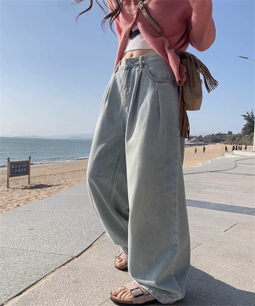 FREE STYLISTS(フリー スタイリスト)の「上品なデザイン タック使いワイドシルエットデニムパンツ(デニムパンツ・レディース・ライトブルー・M/XL/S)」の6枚目の写真