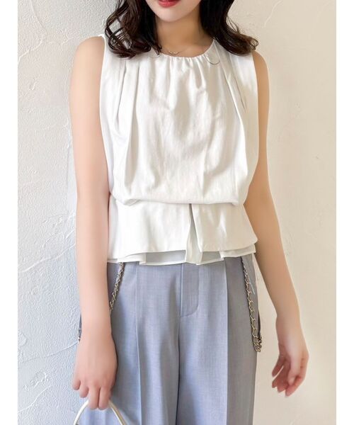 dazzlin（ダズリン）の「ショルダータックカットソー（Tシャツ/カットソー・レディース・オフホワイト/ブラック/ブルー・FREE）」の2枚目の写真