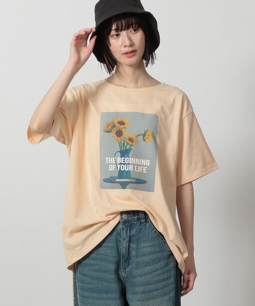 LAKOLE（ラコレ）の「フラワーフォトTEE / 325508（Tシャツ/カットソー・レディース・イエロー/オフホワイト/チャコールグレー・FREE）」の3枚目の写真