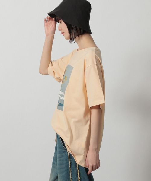 LAKOLE（ラコレ）の「フラワーフォトTEE / 325508（Tシャツ/カットソー・レディース・イエロー/オフホワイト/チャコールグレー・FREE）」の4枚目の写真