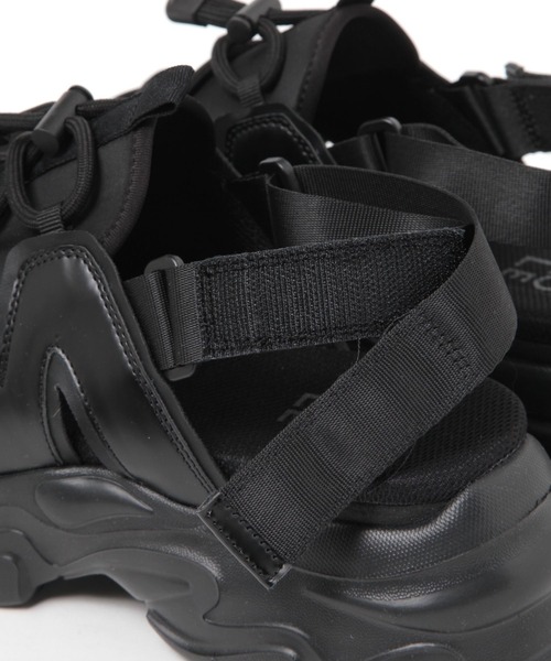 つむはか LAKOLE（ラコレ）の「ボリュームコードスポーツサンダル