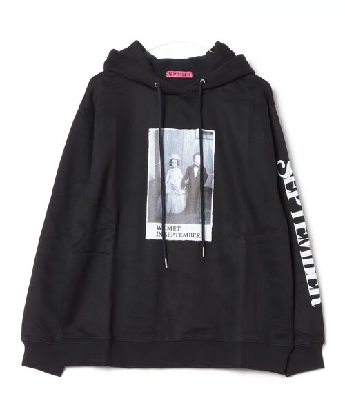 September（セプテンバー）の「『SEPTEMBER(セプテンバー)』photo hoodie（パーカー・レディース・ブラック/ホワイト・MEDIUM/SMALL）」の2枚目の写真
