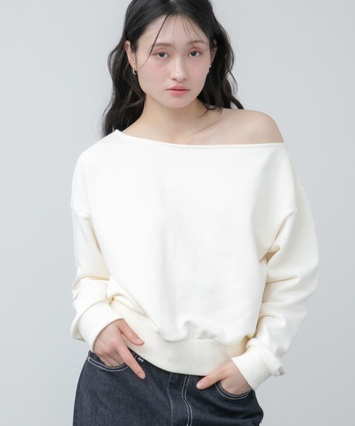 HEILIS（ヘイリス）の「オフショルダースウェットトップス / クロップド コンパクト 長袖 ノームコア シティガール 韓国 スポーツミックス フェミニン アシンメトリー オフショル カットソー 春服 秋服 冬服 無地（スウェット・レディース・グレー/ブラック/アイボリー・FREE）」の2枚目の写真