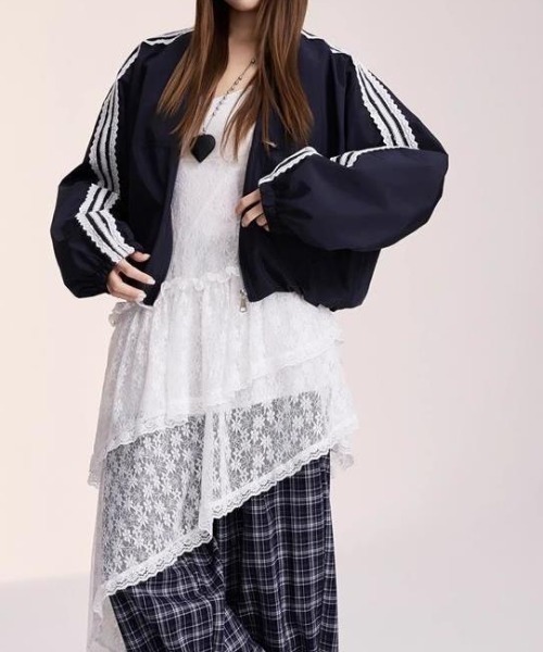 gossip！ロサンゼルス（ゴシップロサンゼルス）の「小花柄レーアシンメトリース レイヤードキャミワンピース（ワンピース・レディース・ブラック/ホワイト・FREE）」の6枚目の写真