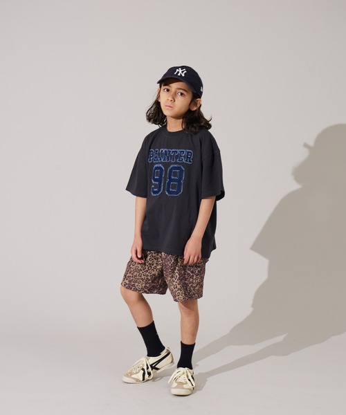 PAIRMANON STREET(ペアマノンストリート)の「【PAIRMANON STREET】ワッペン付き ダメージ加工 オーバーサイズ Tシャツ(Tシャツ/カットソー・キッズ・チャコールグレー/グレー/ブラック/レッド・100/120/160/110/150/140/90/130)」の8枚目の写真