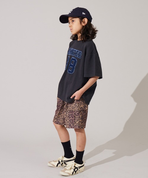 PAIRMANON STREET(ペアマノンストリート)の「【PAIRMANON STREET】ワッペン付き ダメージ加工 オーバーサイズ Tシャツ(Tシャツ/カットソー・キッズ・チャコールグレー/グレー/ブラック/レッド・100/120/160/110/150/140/90/130)」の10枚目の写真