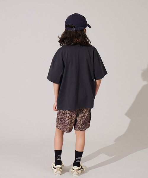 PAIRMANON STREET(ペアマノンストリート)の「【PAIRMANON STREET】ワッペン付き ダメージ加工 オーバーサイズ Tシャツ(Tシャツ/カットソー・キッズ・チャコールグレー/グレー/ブラック/レッド・100/120/160/110/150/140/90/130)」の11枚目の写真