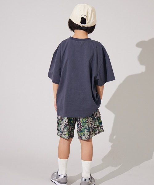 PAIRMANON STREET(ペアマノンストリート)の「【PAIRMANON STREET】ワッペン付き ダメージ加工 オーバーサイズ Tシャツ(Tシャツ/カットソー・キッズ・チャコールグレー/グレー/ブラック/レッド・100/120/160/110/150/140/90/130)」の17枚目の写真