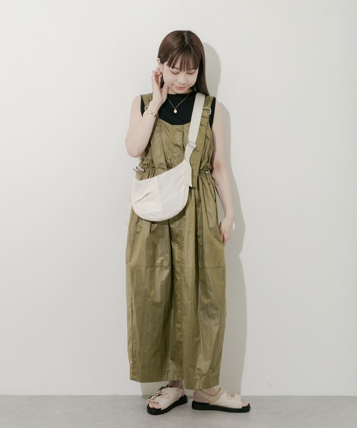 SMELLY(スメリー)の「ハーフムーンナイロンショルダー(ショルダーバッグ・レディース・アイボリー/ブラック・-)」の7枚目の写真