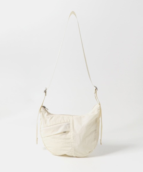 SMELLY(スメリー)の「ハーフムーンナイロンショルダー(ショルダーバッグ・レディース・アイボリー/ブラック・-)」の14枚目の写真