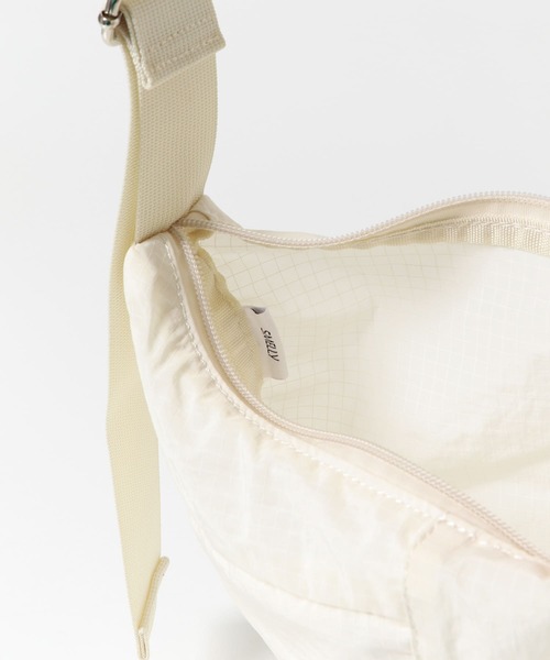 SMELLY(スメリー)の「ハーフムーンナイロンショルダー(ショルダーバッグ・レディース・アイボリー/ブラック・-)」の20枚目の写真