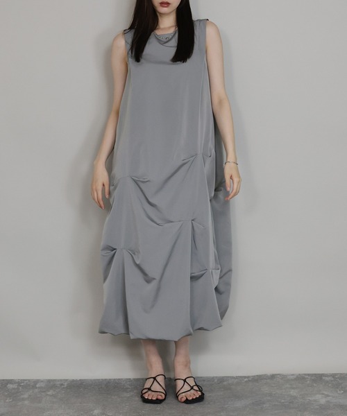 J by blue(ジェイバイブルー)の「ランダムタックバルーンワンピース(ワンピース・レディース・ブラック/グレー/アイボリー・MEDIUM)」の2枚目の写真