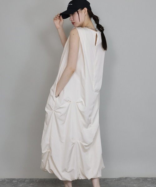 J by blue(ジェイバイブルー)の「ランダムタックバルーンワンピース(ワンピース・レディース・ブラック/グレー/アイボリー・MEDIUM)」の9枚目の写真