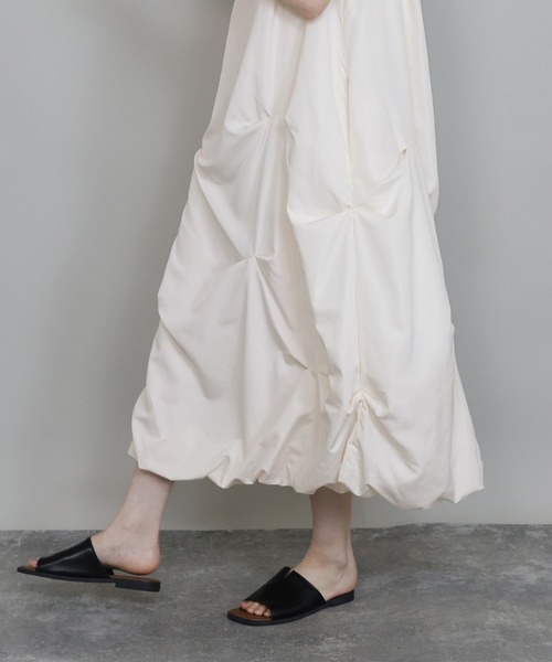 J by blue(ジェイバイブルー)の「ランダムタックバルーンワンピース(ワンピース・レディース・ブラック/グレー/アイボリー・MEDIUM)」の11枚目の写真
