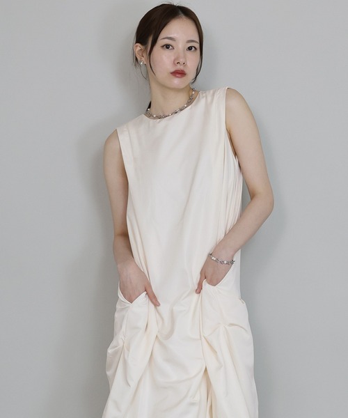 J by blue(ジェイバイブルー)の「ランダムタックバルーンワンピース(ワンピース・レディース・ブラック/グレー/アイボリー・MEDIUM)」の10枚目の写真