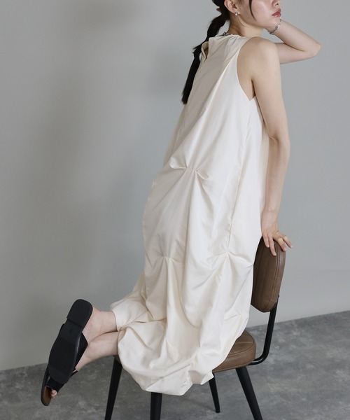 J by blue(ジェイバイブルー)の「ランダムタックバルーンワンピース(ワンピース・レディース・ブラック/グレー/アイボリー・MEDIUM)」の13枚目の写真