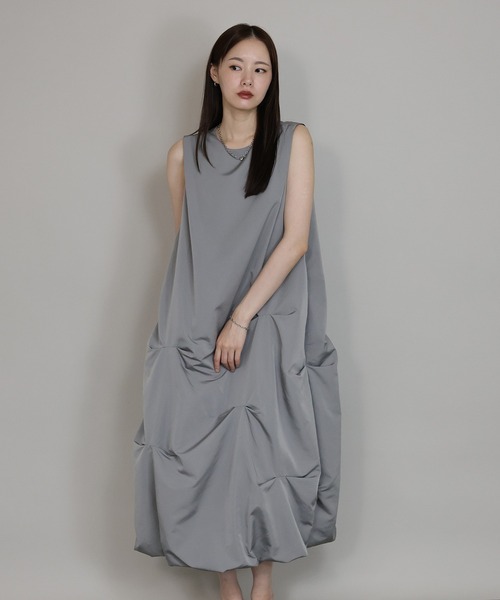 J by blue(ジェイバイブルー)の「ランダムタックバルーンワンピース(ワンピース・レディース・ブラック/グレー/アイボリー・MEDIUM)」の18枚目の写真