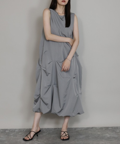 J by blue(ジェイバイブルー)の「ランダムタックバルーンワンピース(ワンピース・レディース・ブラック/グレー/アイボリー・MEDIUM)」の17枚目の写真