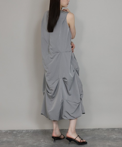 J by blue(ジェイバイブルー)の「ランダムタックバルーンワンピース(ワンピース・レディース・ブラック/グレー/アイボリー・MEDIUM)」の19枚目の写真