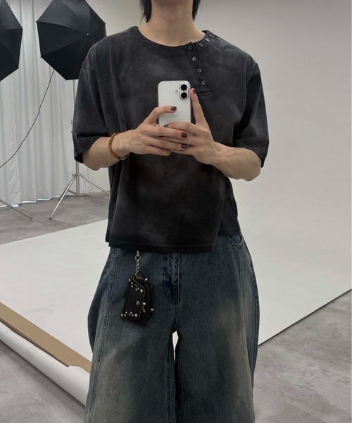 EPNK（イーピーエヌケー）の「【EPNK】Asymmetry henry neck tee / アシンメトリーヘンリーネックtee（Tシャツ/カットソー・メンズ・ブラウン/ブラック・SMALL/MEDIUM/LARGE）」の3枚目の写真