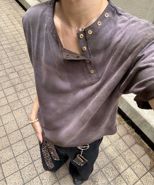 EPNK（イーピーエヌケー）の「【EPNK】Asymmetry henry neck tee / アシンメトリーヘンリーネックtee（Tシャツ/カットソー・メンズ・ブラウン/ブラック・SMALL/MEDIUM/LARGE）」の20枚目の写真