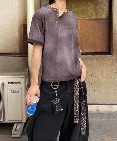 EPNK（イーピーエヌケー）の「【EPNK】Asymmetry henry neck tee / アシンメトリーヘンリーネックtee（Tシャツ/カットソー・メンズ・ブラウン/ブラック・SMALL/MEDIUM/LARGE）」の21枚目の写真