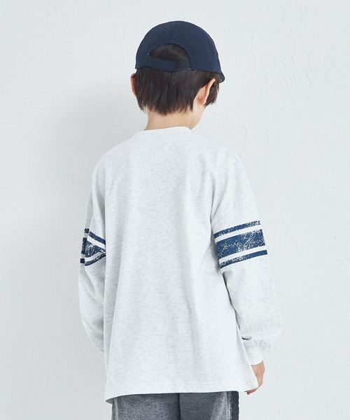 pairmanon（ペアマノン）の「【綿100%】ユニセックス ビッグシルエット 袖ライン ワッペンTシャツ（Tシャツ/カットソー・キッズ・グレー/ブラウン/ネイビー・120/130/140/150/90/100/110）」の6枚目の写真