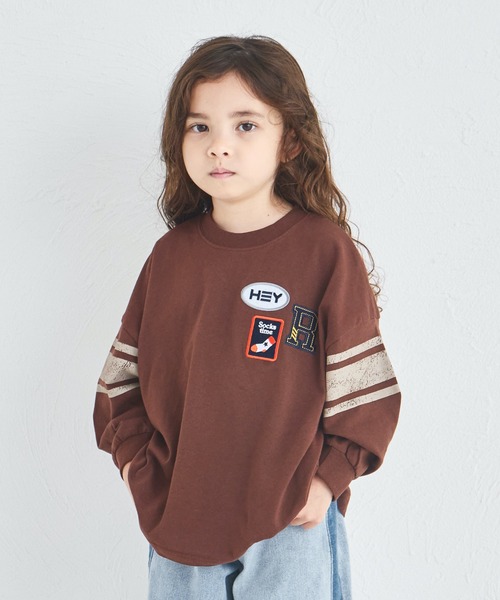 pairmanon（ペアマノン）の「【綿100%】ユニセックス ビッグシルエット 袖ライン ワッペンTシャツ（Tシャツ/カットソー・キッズ・グレー/ブラウン/ネイビー・120/130/140/150/90/100/110）」の10枚目の写真