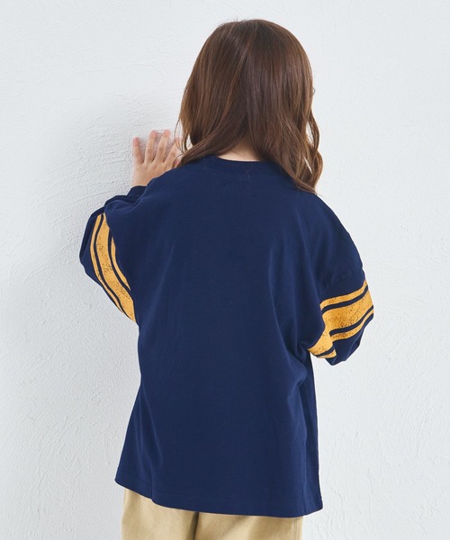 pairmanon（ペアマノン）の「【綿100%】ユニセックス ビッグシルエット 袖ライン ワッペンTシャツ（Tシャツ/カットソー・キッズ・グレー/ブラウン/ネイビー・120/130/140/150/90/100/110）」の18枚目の写真