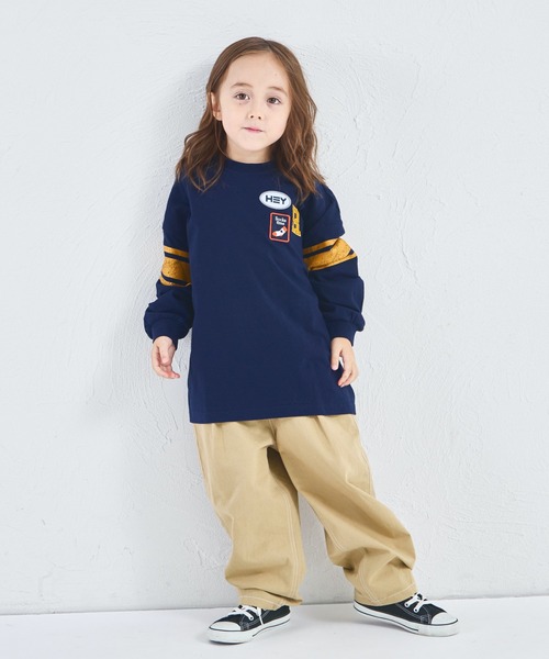 pairmanon（ペアマノン）の「【綿100%】ユニセックス ビッグシルエット 袖ライン ワッペンTシャツ（Tシャツ/カットソー・キッズ・グレー/ブラウン/ネイビー・120/130/140/150/90/100/110）」の19枚目の写真