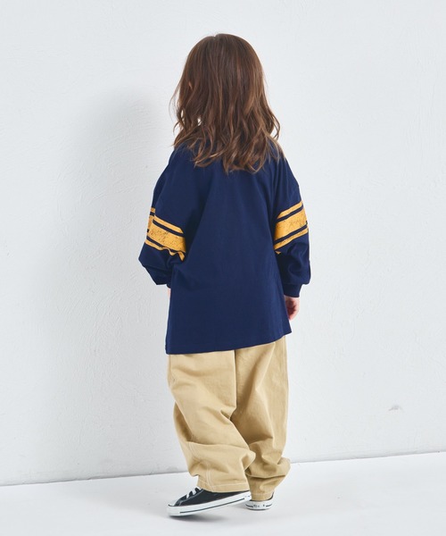 pairmanon（ペアマノン）の「【綿100%】ユニセックス ビッグシルエット 袖ライン ワッペンTシャツ（Tシャツ/カットソー・キッズ・グレー/ブラウン/ネイビー・120/130/140/150/90/100/110）」の21枚目の写真