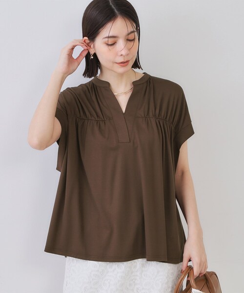 OPAQUE.CLIP(オペークドットクリップ)の「スキッパーフレアカットソー【接触冷感/洗濯機洗い可】(Tシャツ/カットソー・レディース・ブルー系その他/ブラウン系その他/ブラック/ホワイト・00)」の3枚目の写真