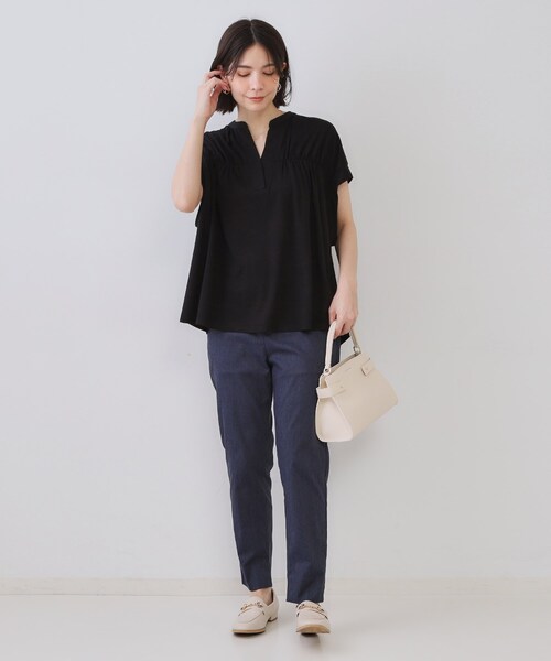 OPAQUE.CLIP(オペークドットクリップ)の「スキッパーフレアカットソー【接触冷感/洗濯機洗い可】(Tシャツ/カットソー・レディース・ブルー系その他/ブラウン系その他/ブラック/ホワイト・00)」の6枚目の写真