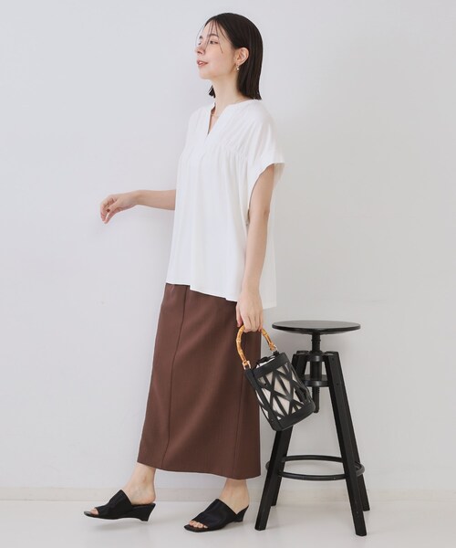 OPAQUE.CLIP(オペークドットクリップ)の「スキッパーフレアカットソー【接触冷感/洗濯機洗い可】(Tシャツ/カットソー・レディース・ブルー系その他/ブラウン系その他/ブラック/ホワイト・00)」の11枚目の写真