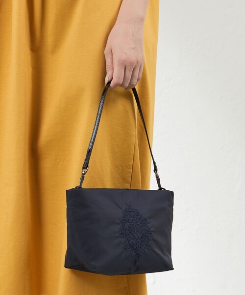 amaca（アマカ）の「DAVISポシェット（ショルダーバッグ・レディース・レッド/ダークネイビー/ベージュ・FREE）」の5枚目の写真