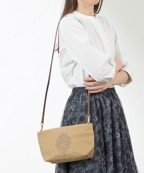 amaca（アマカ）の「DAVISポシェット（ショルダーバッグ・レディース・レッド/ダークネイビー/ベージュ・FREE）」の6枚目の写真