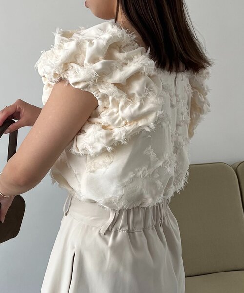 カプリシュレマージュ ジャガードパフショルダートップス CAPRICIEUX LE'MAGE（カプリシューレマージュ）の「ジャガード