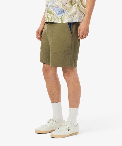 LACOSTE（ラコステ）の「撥水・防風・軽量ファブリック ワークナイロンショーツ / ハーフパンツ（その他パンツ・メンズ・ベージュ/オリーブ・5/3/4/2）」の21枚目の写真