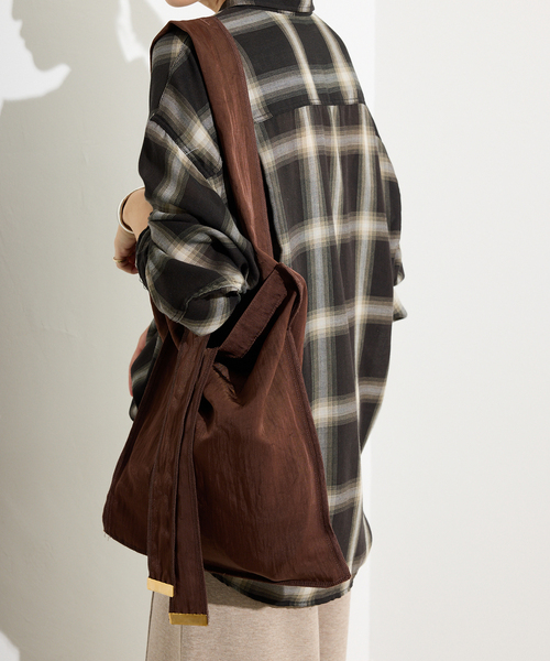 ITTI（イッチ）の「《追加3》ITTI/イッチ SLOBE別注 TOTE M（トートバッグ・レディース・ブラック/ブラウン・FREE）」の15枚目の写真