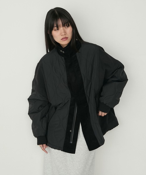 forksy.（フォルクシー）の「【forksy.】異素材切り替えキルティングショートコート（ミリタリージャケット・レディース・カーキ/ブラック/ブラウン・FREE）」の5枚目の写真