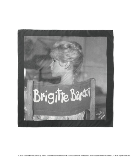 ROPE'(ロペ)の「【Brigitte Bardot×ROPE'・コラボ】プリントシルクスカーフ/Lサイズ(バンダナ/スカーフ・レディース・ブラック系その他/ブラック・FREE)」の1枚目の写真
