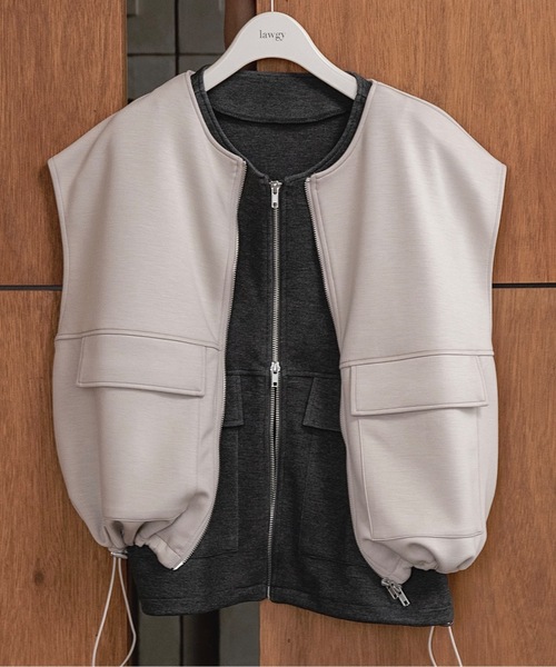 lawgy（ラウジー）の「bonding big pocket zipper vest / ボンディングビッグポケットジッパーベスト（ベスト・レディース・チャコール/アイボリー・FREE）」の3枚目の写真