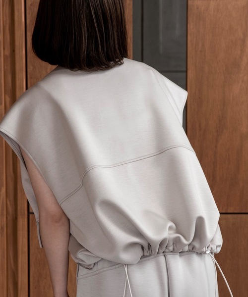 lawgy（ラウジー）の「bonding big pocket zipper vest / ボンディングビッグポケットジッパーベスト（ベスト・レディース・チャコール/アイボリー・FREE）」の7枚目の写真