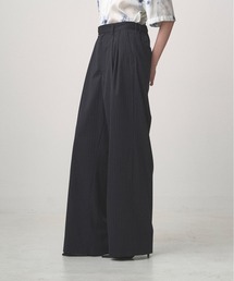 Juha（ユハ）の「2TUCK WIDE PINSTRIPE PANTS（スラックス）」
