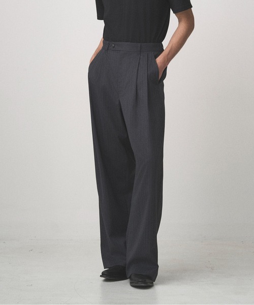 Juha(ユハ)の「2TUCK WIDE PINSTRIPE PANTS(スラックス・メンズ・チャコールグレー/ネイビー・2/3/4)」の3枚目の写真
