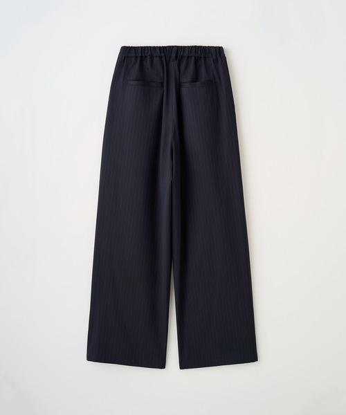 Juha(ユハ)の「2TUCK WIDE PINSTRIPE PANTS(スラックス・メンズ・チャコールグレー/ネイビー・2/3/4)」の11枚目の写真
